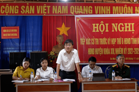 Tiếp xúc cử với đoàn Đại biểu HĐND tỉnh, huyện tại thôn Tu Mơ Rông
